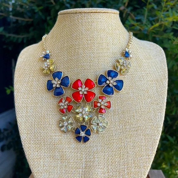 Flower Women Necklace - Picture 1 of 6